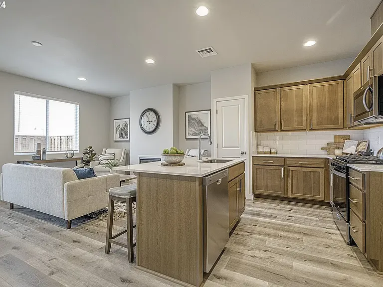 3634 Ash St — Photo 8