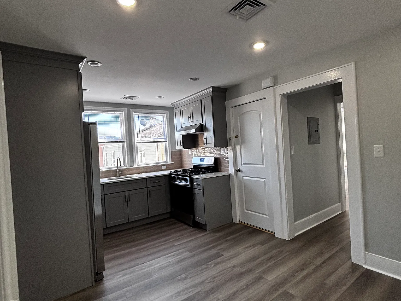2 bed, $2,200 — Photo 4