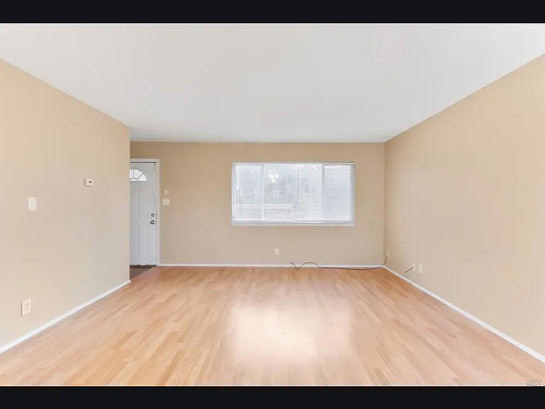 164 Denton Ct #B — Photo 6