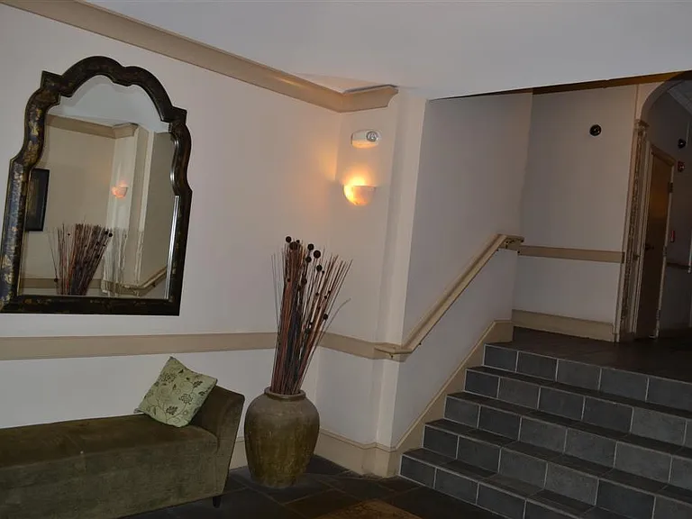 Lobby 1