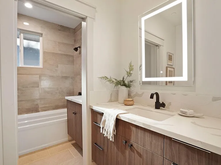2305 G St — Photo 9