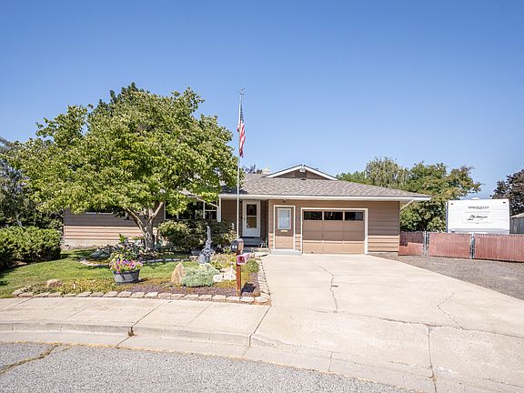 2nd image of 84 N Green Pl