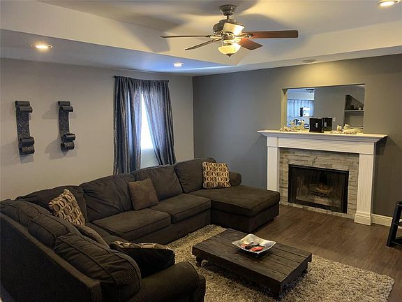 3rd image of 2316 S Parkway Blvd S