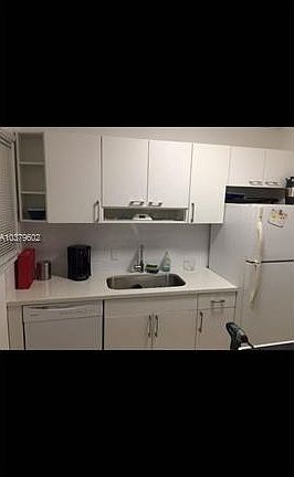 2nd image of 920 NE 108th St #922