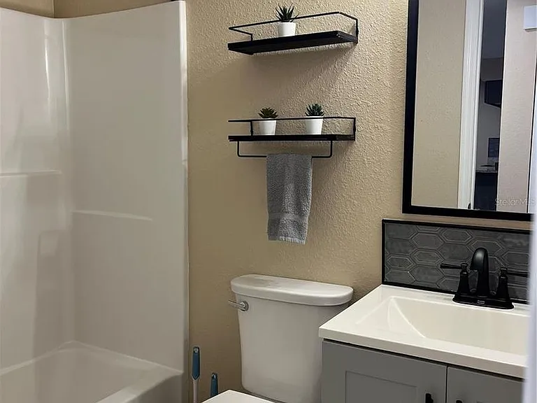211 Thorn Tree Pl — Photo 33