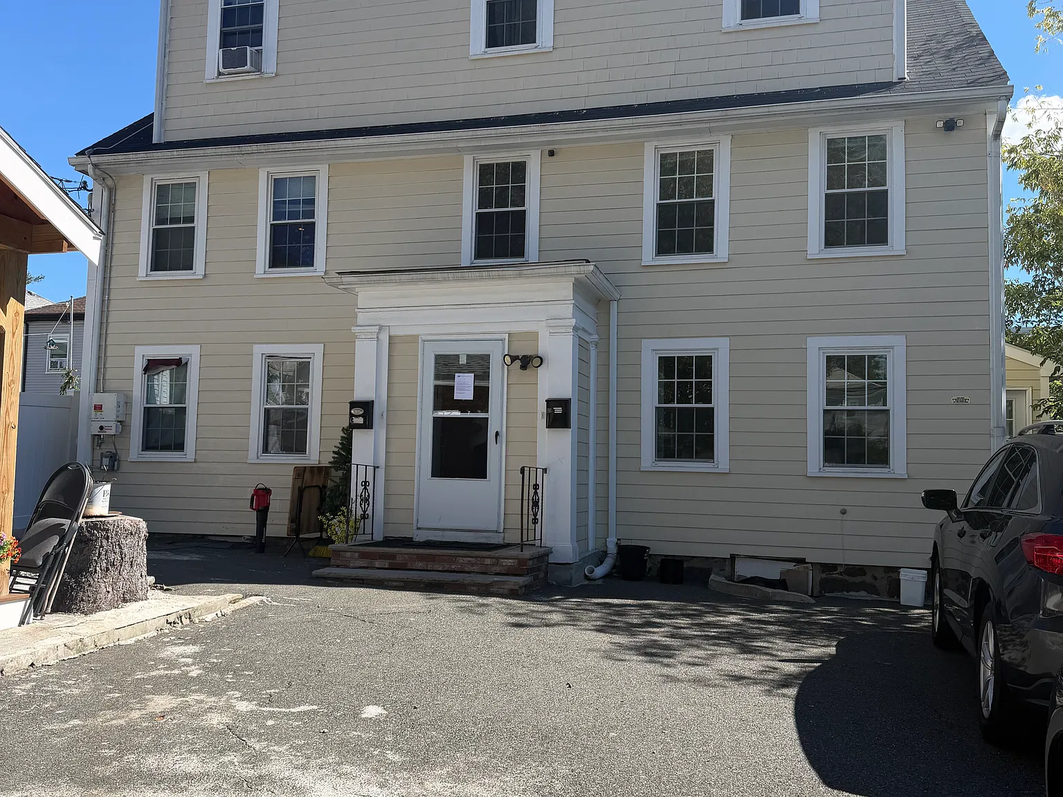 4 bed, $4,000 — Photo 1