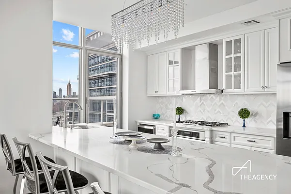 Rented by The Agency | media 21