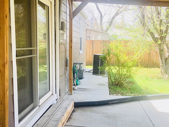 2nd image of 876 Plaza Dr