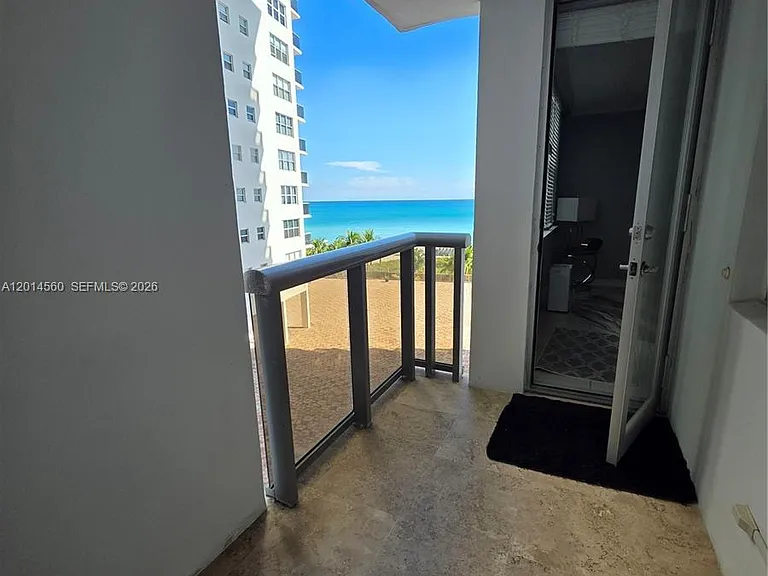 6039 Collins Ave #621 — Photo 2
