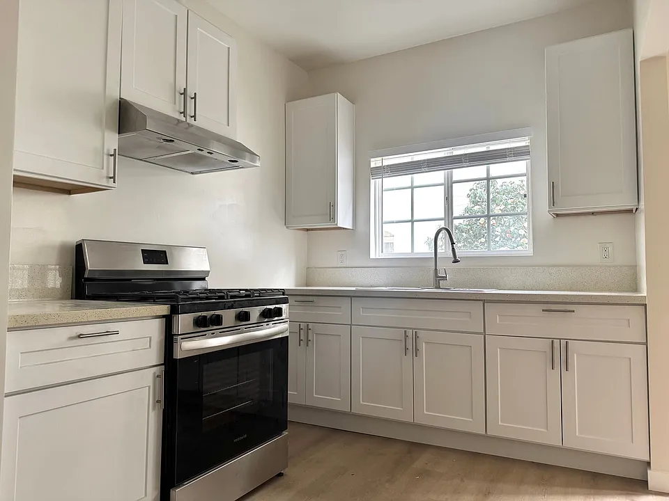 207 S Berendo St #104