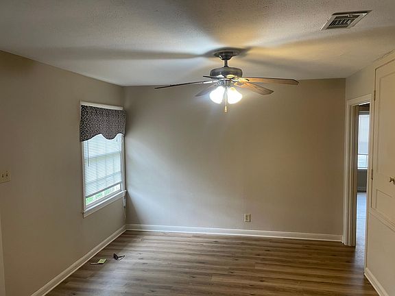 3rd image of 215 Overhill Dr