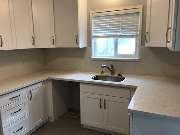 4th image of 504 Melvin St