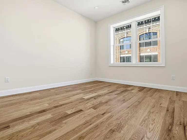 560-562 Warburton Ave #D — Photo 9