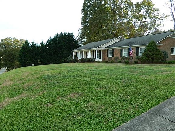 2nd image of 915 Rollingwood Dr