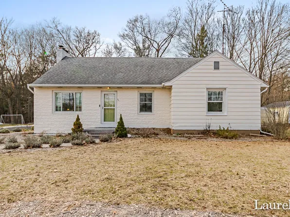 9063 Cook St, Montague, MI 49437