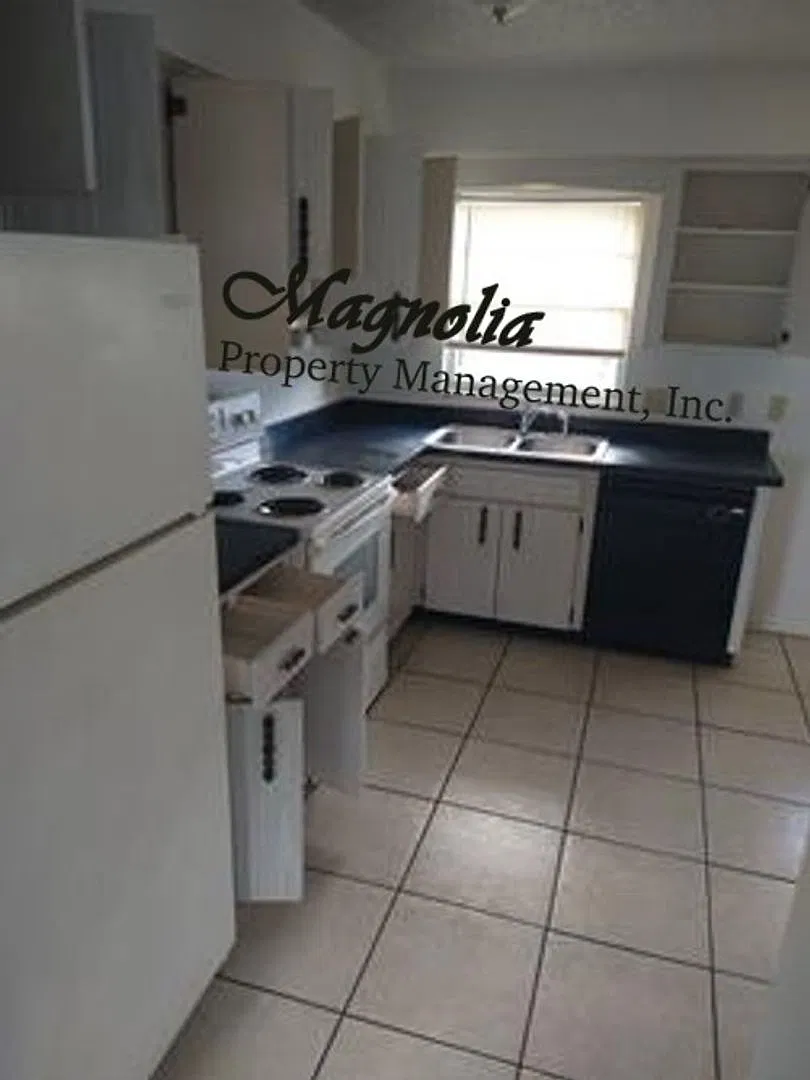 2/1 Duplex in Longwood — Photo 4