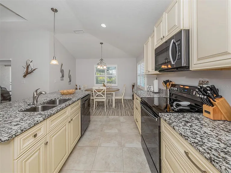 236 Holly Rd — Photo 19