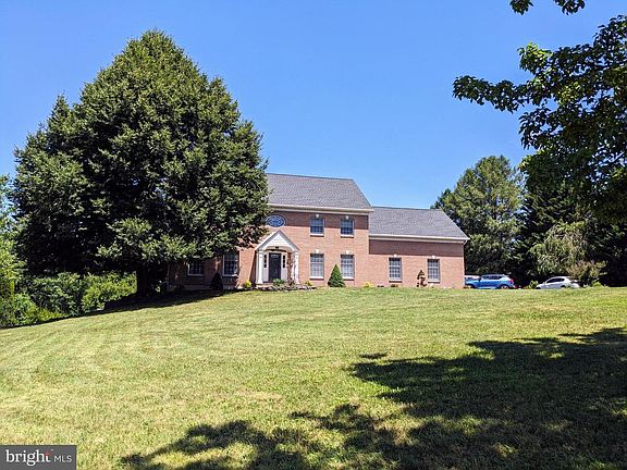 3rd image of 365 Winter Springs Rd