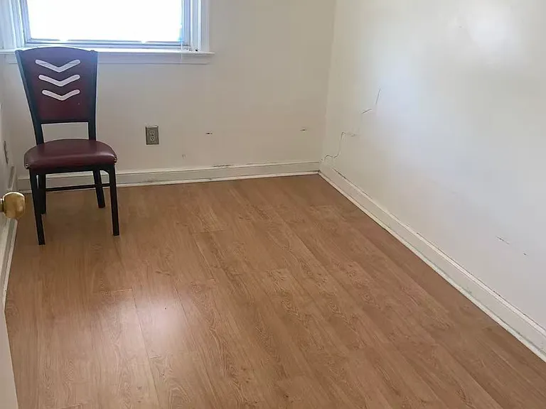 2227 Tyson Ave — Photo 4