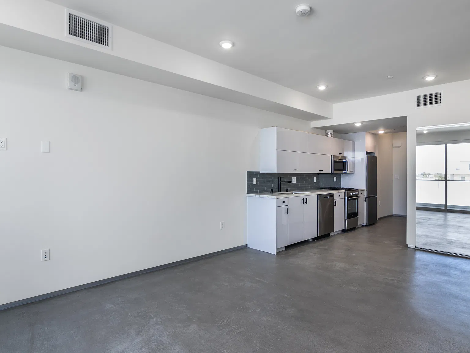 Studio, 500 sqft, $2,500 — Photo 4