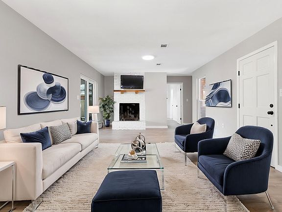 3rd image of 4 Regency Park Dr