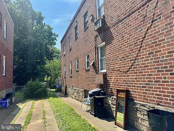 2nd image of 9509 Clark St