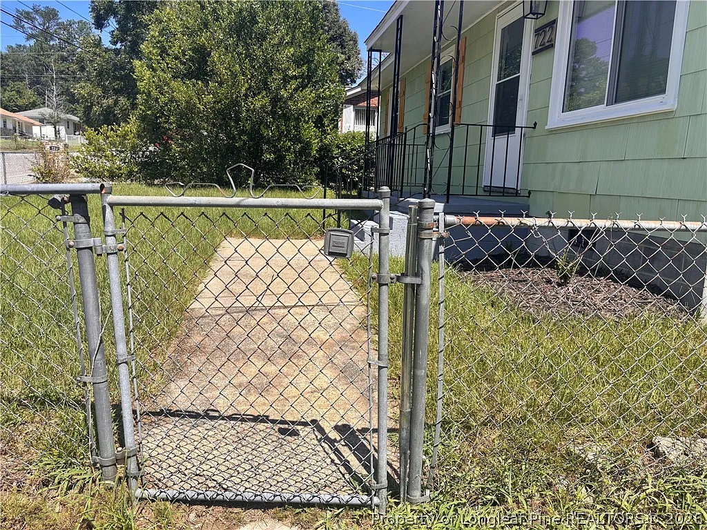 3 bed, 1.0 bath, 875 sqft, $1,500 — Photo 3