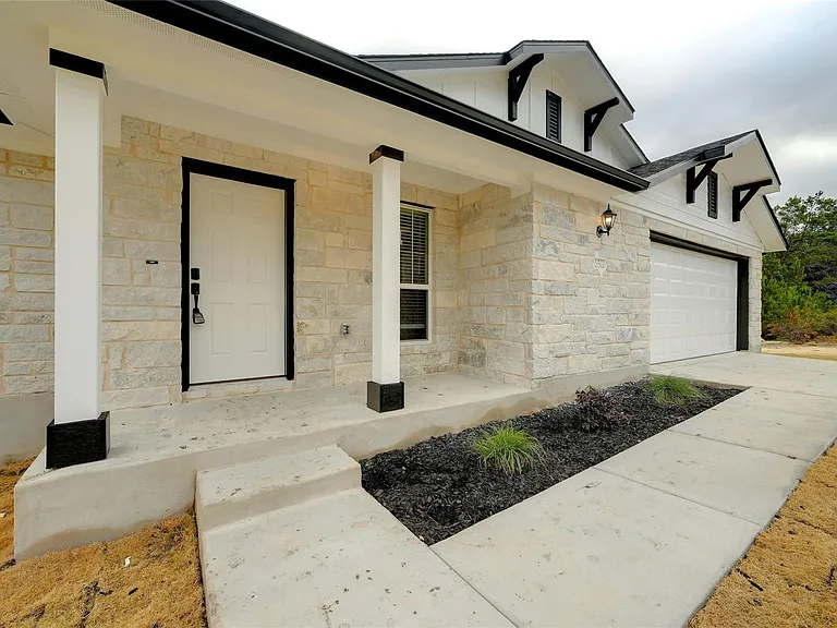 21502 Paine Ave — Photo 3