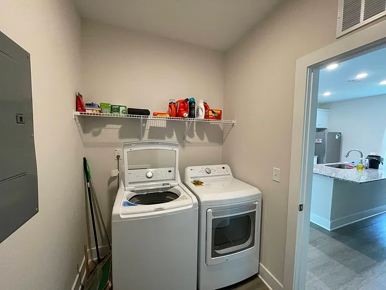 106 N Benjamine St — Photo 8