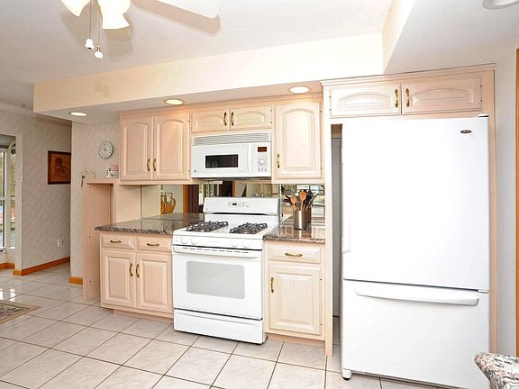 4th image of 2172 Chapel Ct