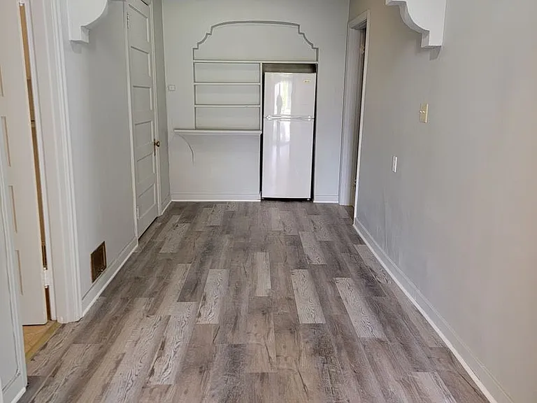 209 N Madison St — Photo 9