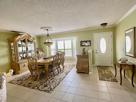 5th image of 968 N Doral Ln