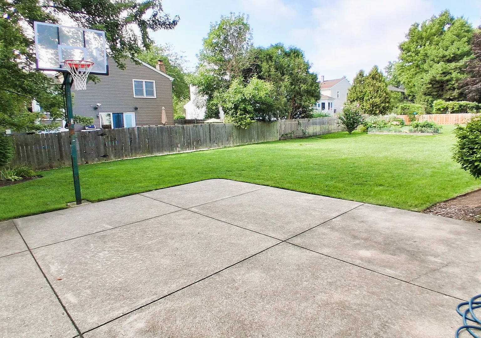 3 bed, 2.5 bath, 1855 sqft, $3,200 — Photo 4