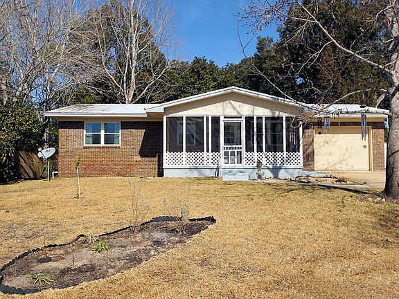 4th image of 713 Marcia Cir