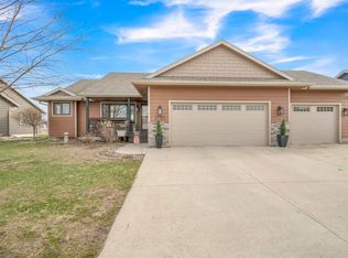 1121 38th St, Spirit Lake, IA 51360