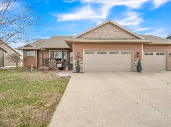 1121 38th St, Spirit Lake, IA 51360