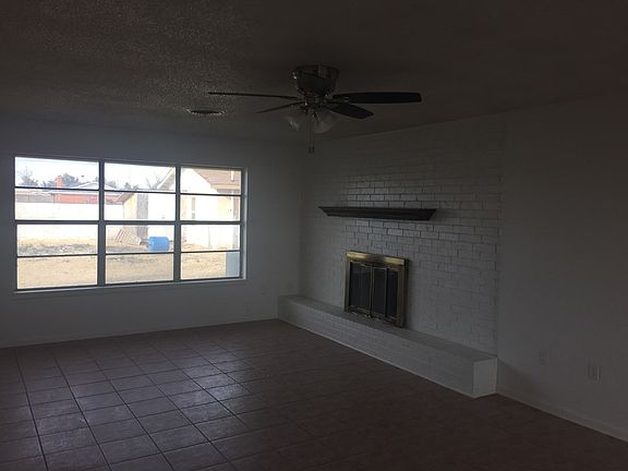 3rd image of 9512 W April St