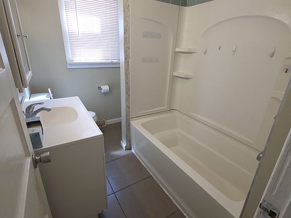 4th image of 8 Glenwood St #101