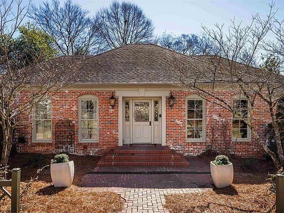 5th image of 2201 Chanticleer Ln