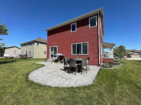 3rd image of 4893 Lavonne Ct S