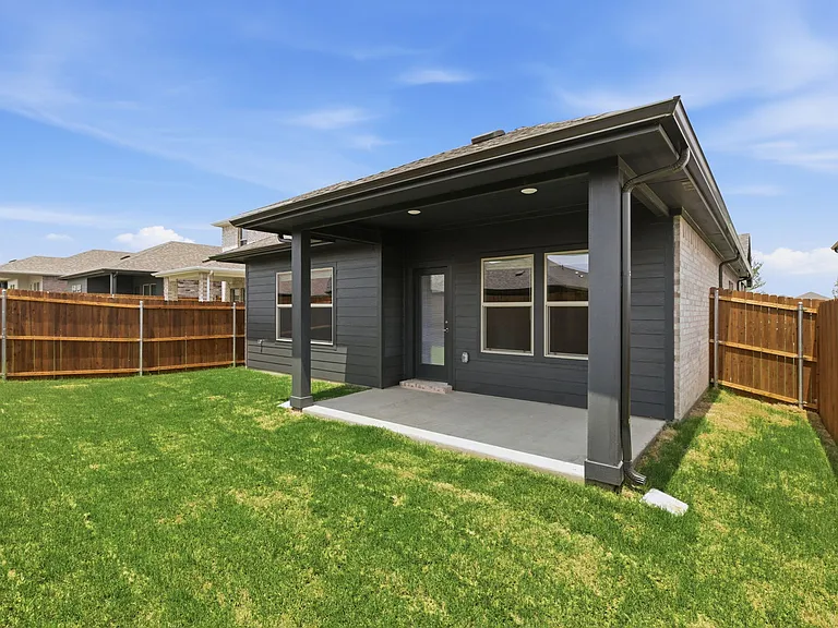 501 Green Gables Dr — Photo 13