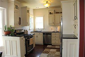 4th image of 380 Summerhill Dr