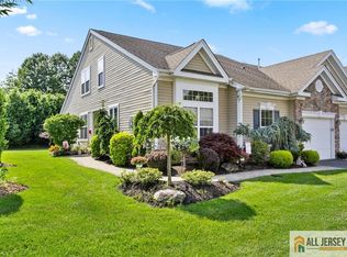 9 Timber Hill Dr, Monroe Township, NJ 08831
