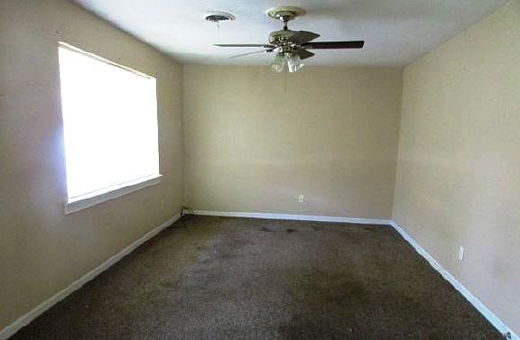 5th image of 300 E Carolanne Blvd