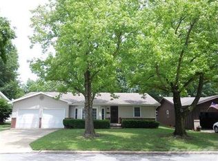 2424 S Meadowbrook Ave, Springfield, MO 65807