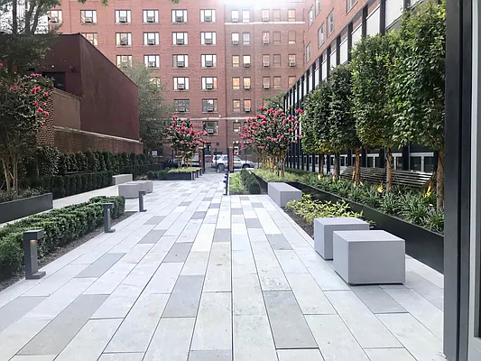 Rented by LL Real Estate Services | media 7