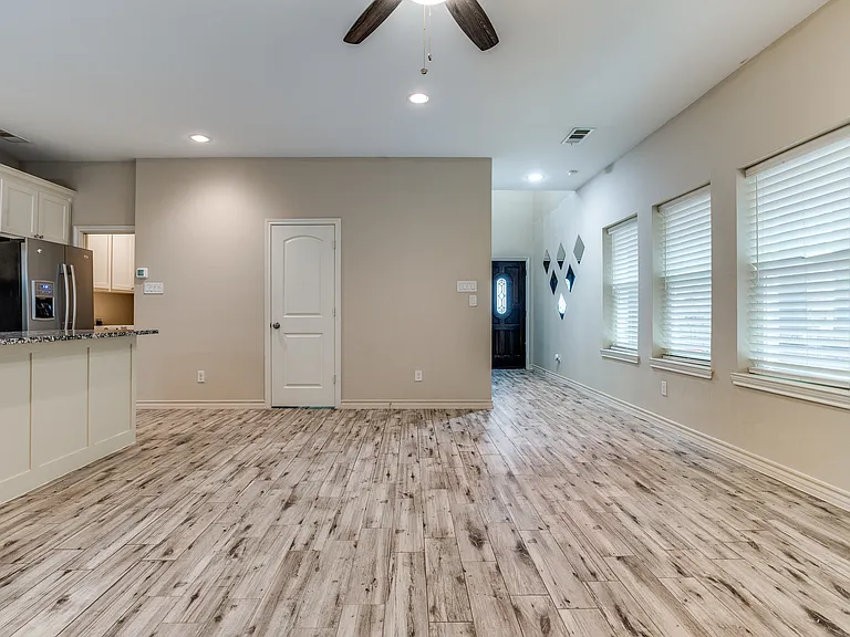 336 Austin Ave — Photo 18