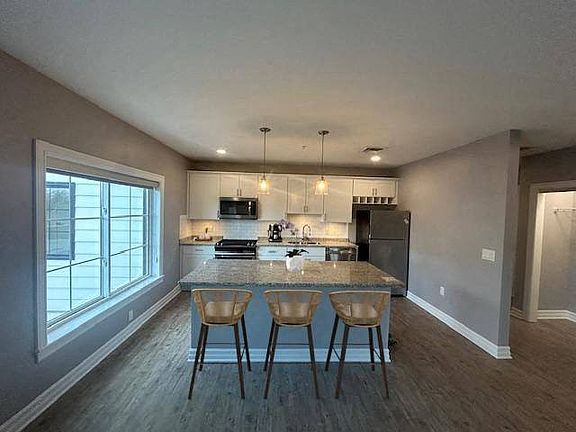 4th image of 945 Kenmore Ave #945K-207