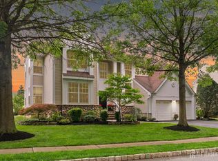 6 Dorchester Ct, Matawan, NJ 07747