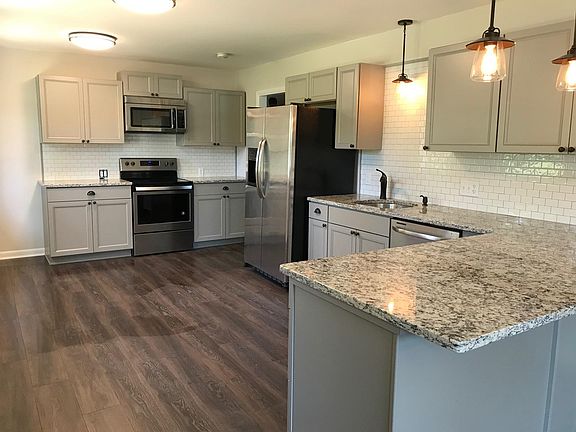 3rd image of 103 Berkley Sq W